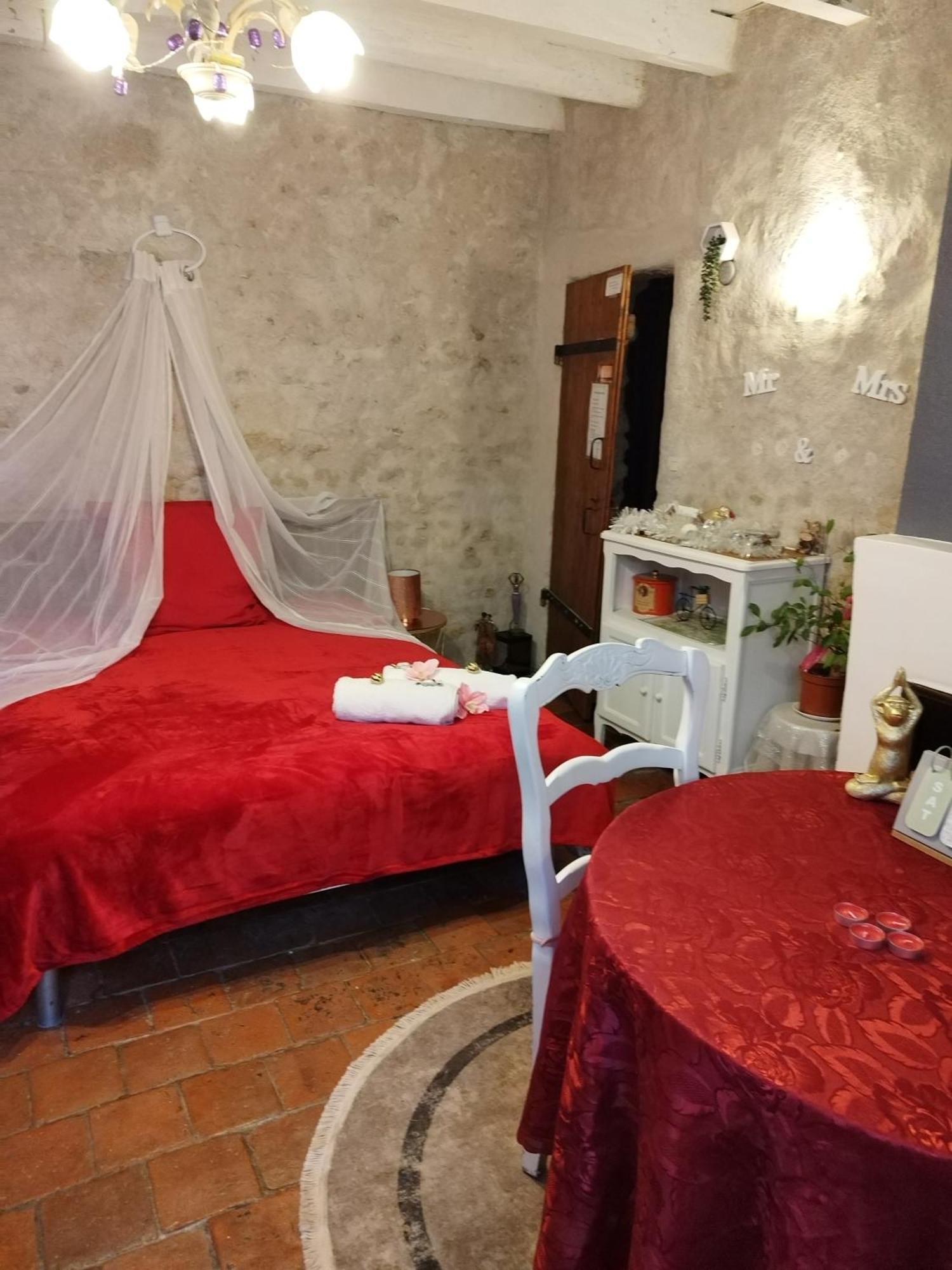 Bed and Breakfast Jacuzzi Massage Sur Rdv,Duo,Reiki,Californien, Reflexologie Plantaire, Et Bouteille Mousseux Offerte Ferolles Exterior foto